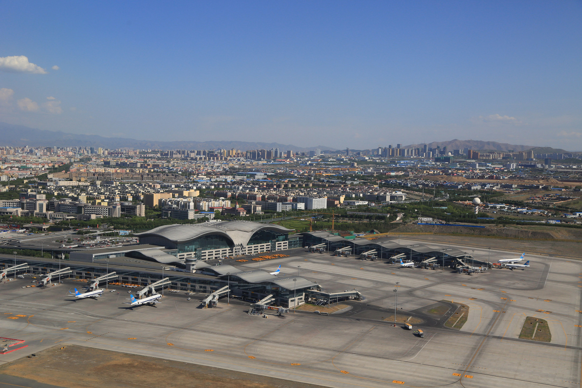 烏魯木齊機(jī)場(chǎng)封面圖
