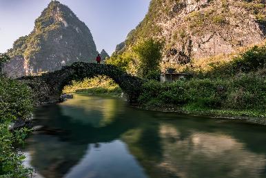 【清遠英西陽山3天】<動感水城、刺激一“夏”、高空玻璃漂流、峰林曉鎮(zhèn)、廣東峽天下峽谷玻璃橋>